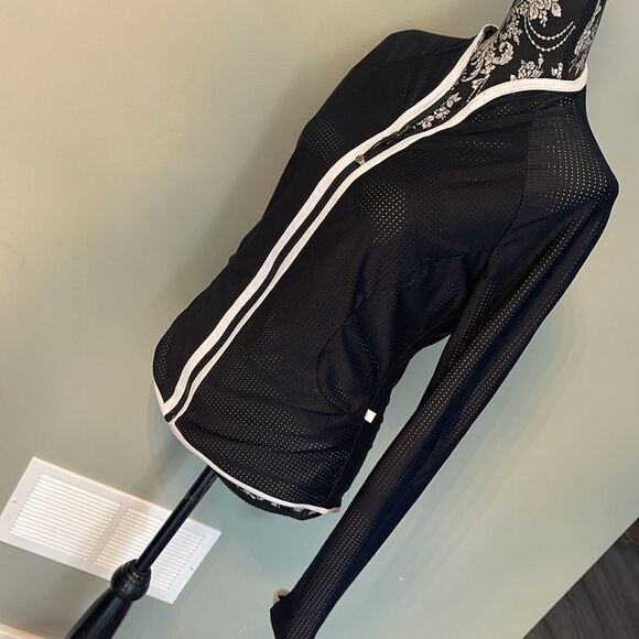 Stylish Black and Gray Women's Sweater - Picture 3 of 4